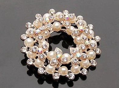 Hot Sale China Supplier Best Price Fashion Jewelry Flower Brooch with Pearls Stones for Women