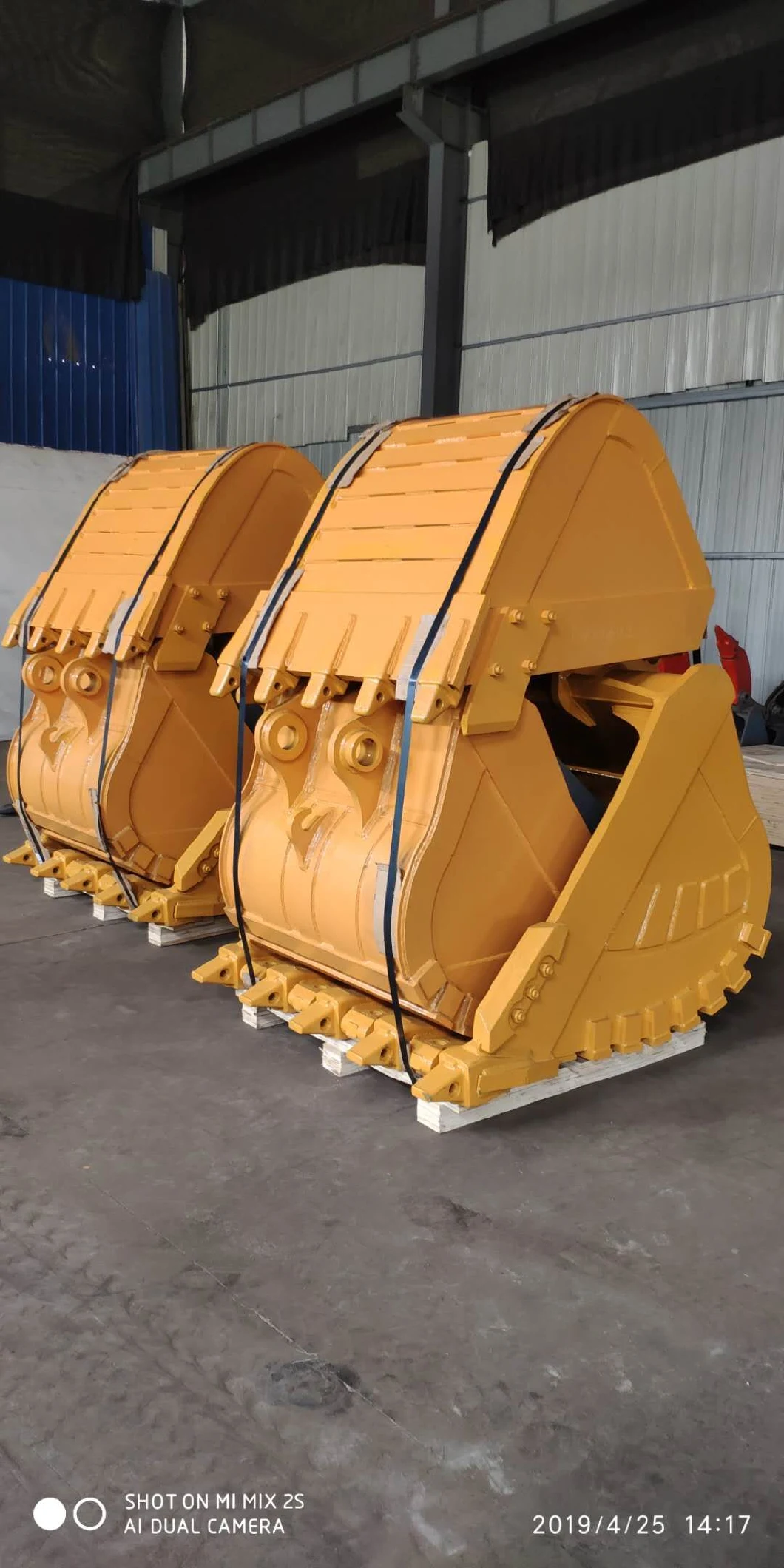 0.9cbm Excavator Bucket Standard Bucket for PC200-8 Excavator Bucket Factory Cat 330 Parts