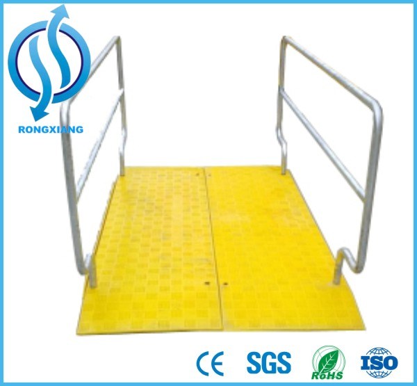 Plastic Trench Cover with Iron Barrier for Road Work