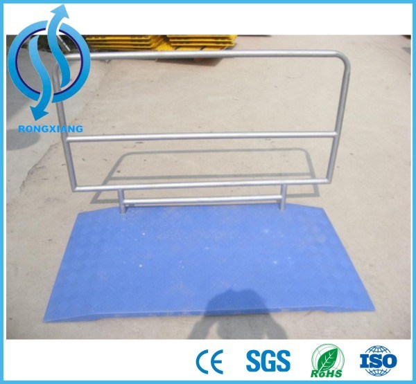 Plastic Trench Cover with Iron Barrier for Road Work