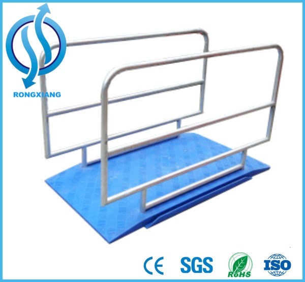 Plastic Trench Cover with Iron Barrier for Road Work