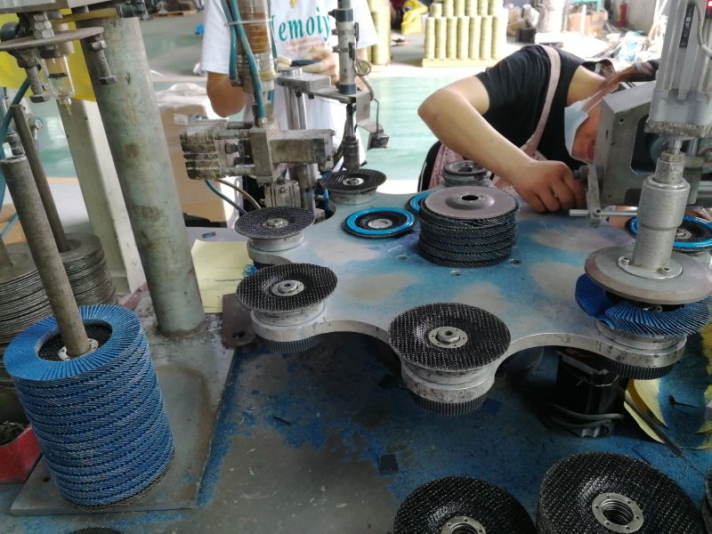 Flexible Flap Disc Angle Grinder Sanding Polishing Disc Wheel with Plastic Base Cup Abrasive Tools Flower-Shaped Flap Disc