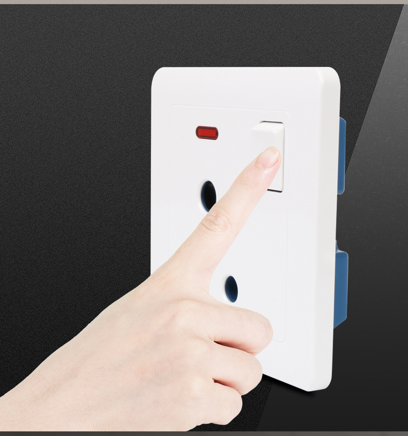 UK Standard White Switched 15A Round Hole 3 Pin Wall Power Socket Outlet