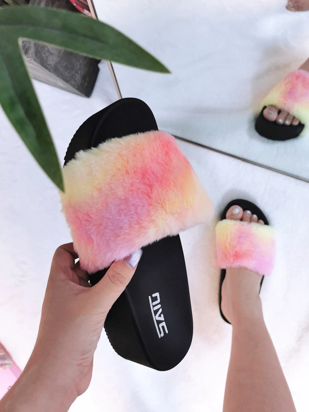 Custom Own Logo Fashion Sandals with Thick Bottom Wholesale Fur Slippers