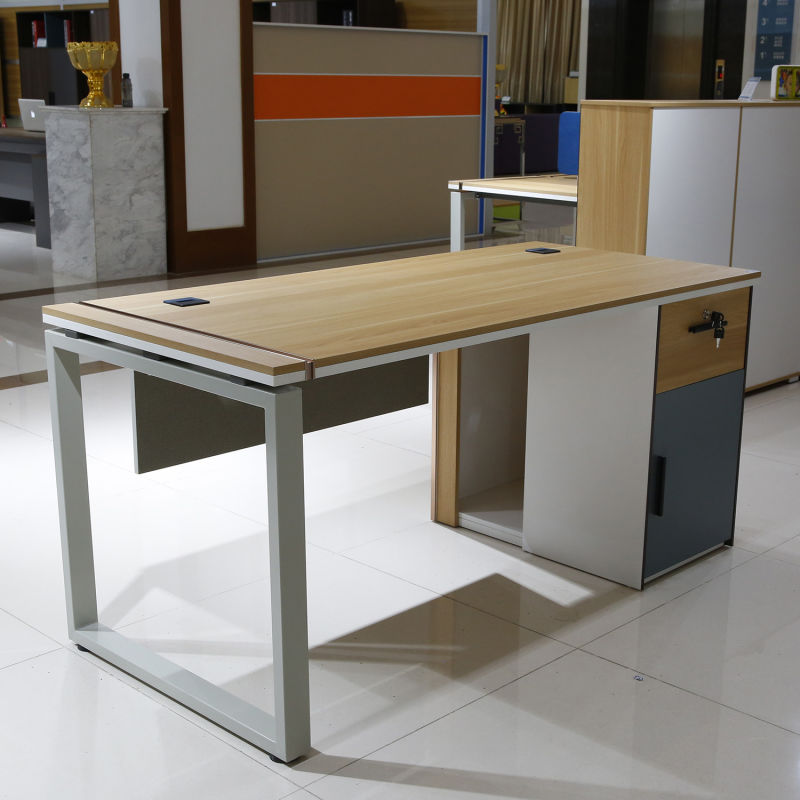 Chinese Modern Workbench Table Metal and Wood Structure Office Table Furniture