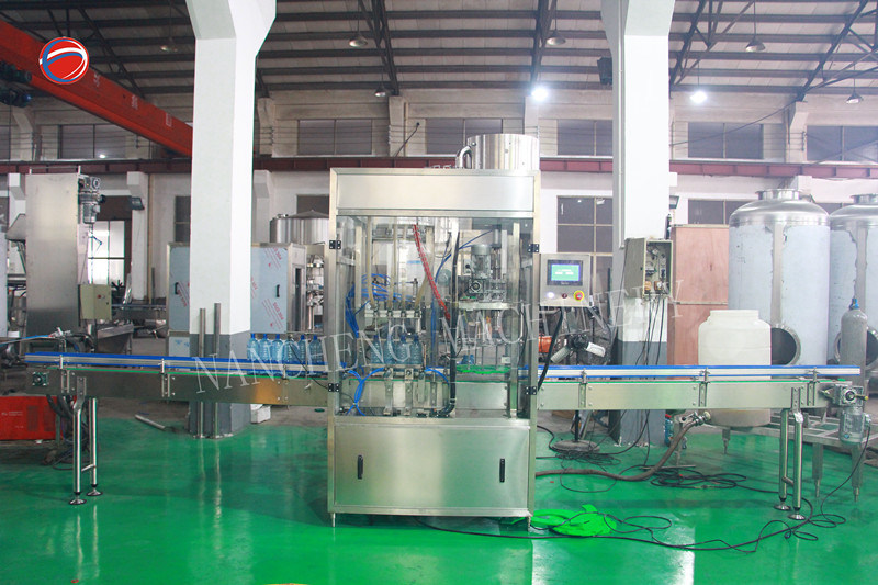 Unique Design Full-Automatic Oil Bottle Filling Machine Quipment