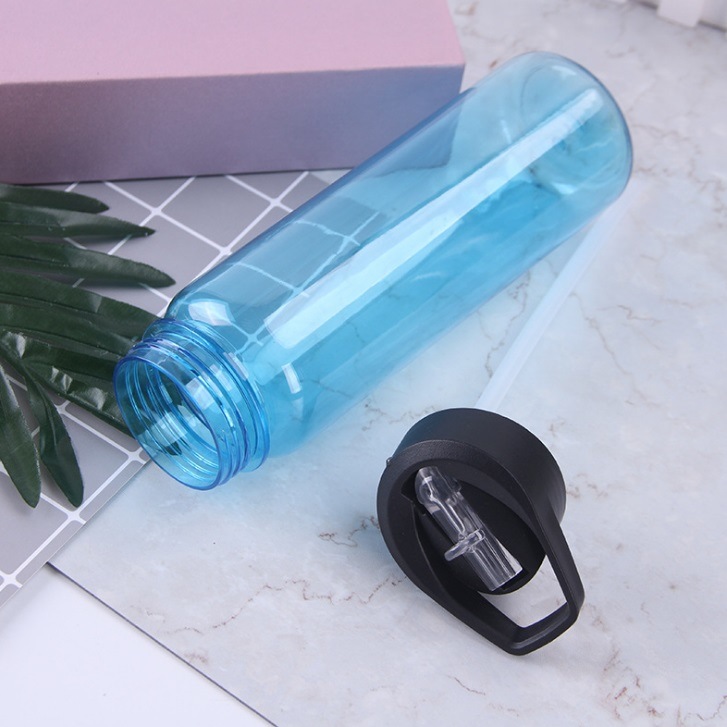 Popular Products 2020 BPA Free Bottles for Drinks Plastic with Lid and Straw Sell Plastic Bottles 700ml Juice Bottle Plastic