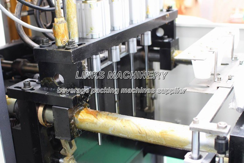 Semi-Auto Plastic Pet Bottle Blow Moulding Machine for Sale